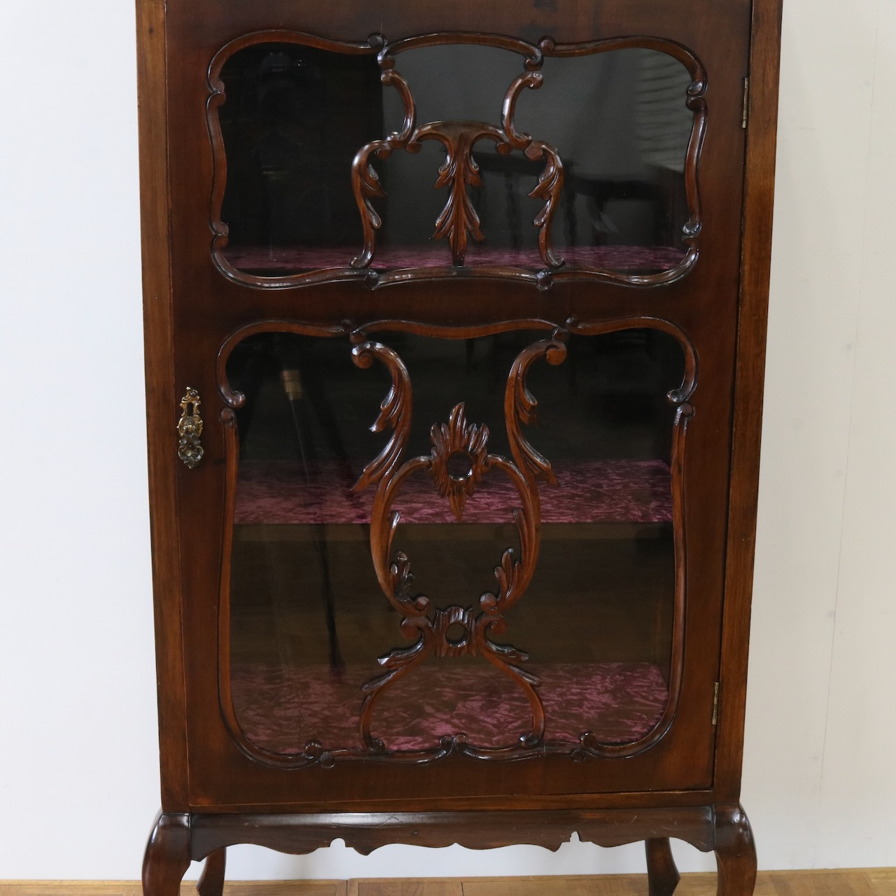 グラスキャビネット