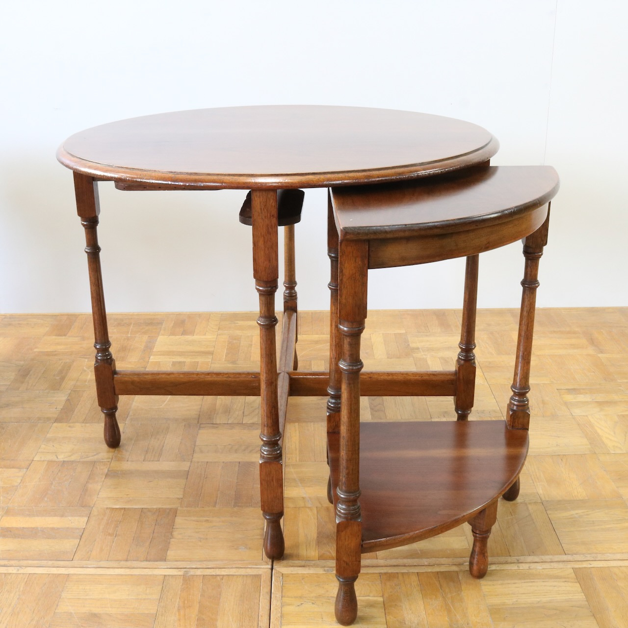 ネストテーブル