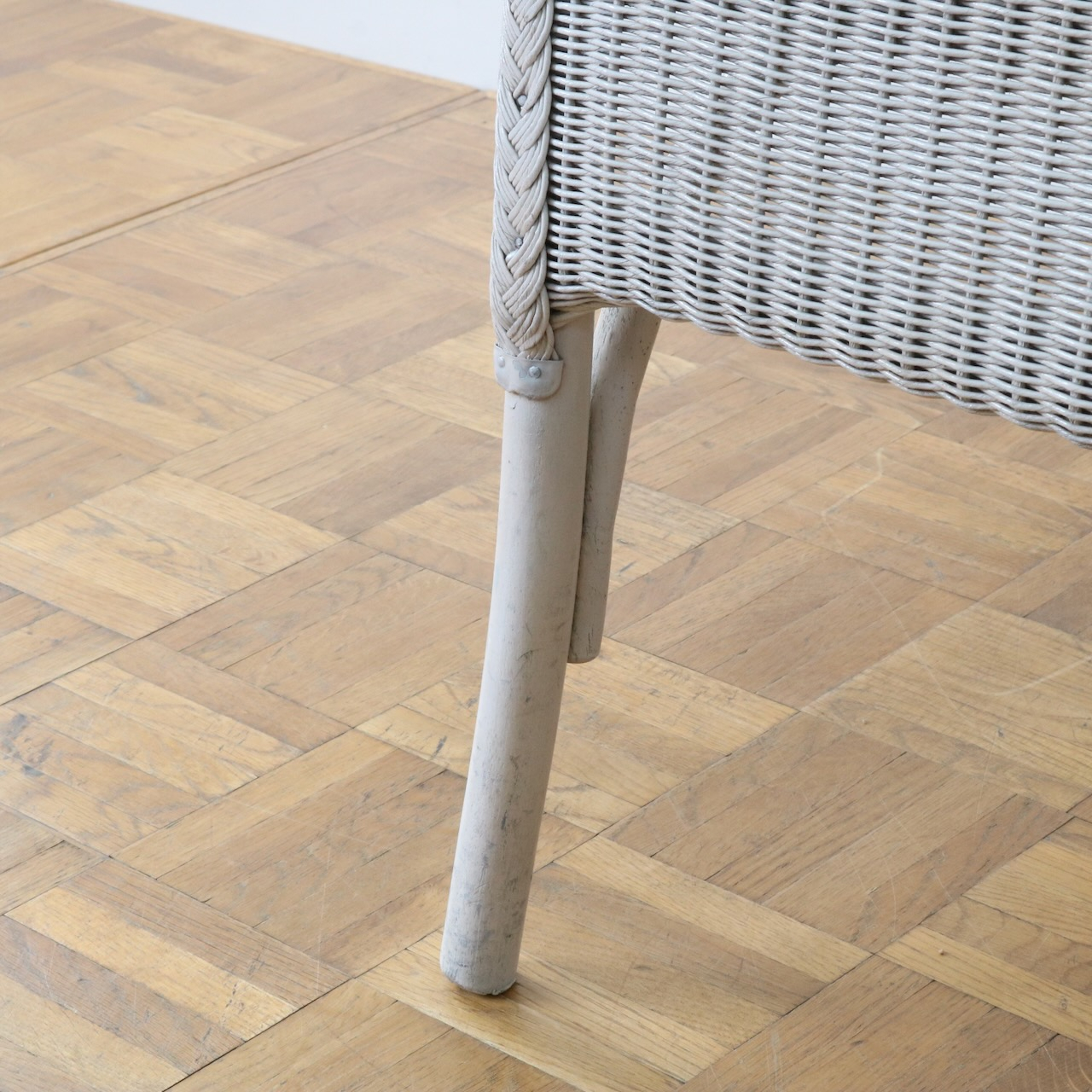 ロイドルームチェアー