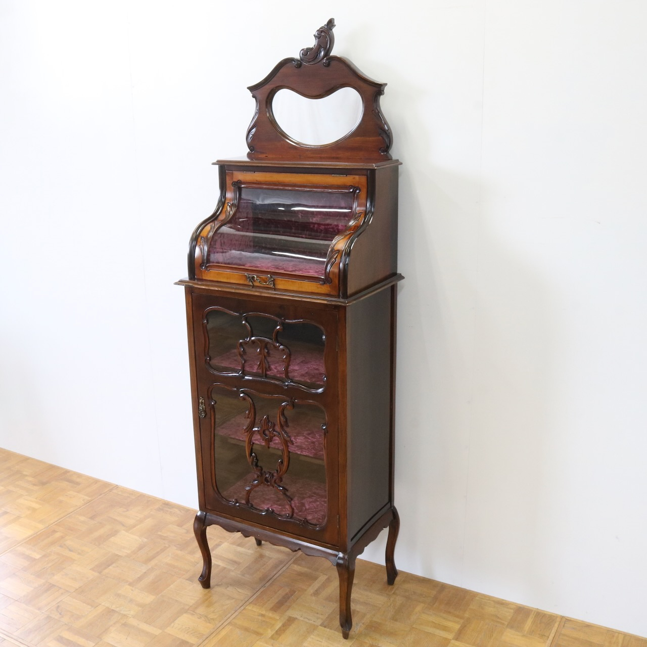 グラスキャビネット