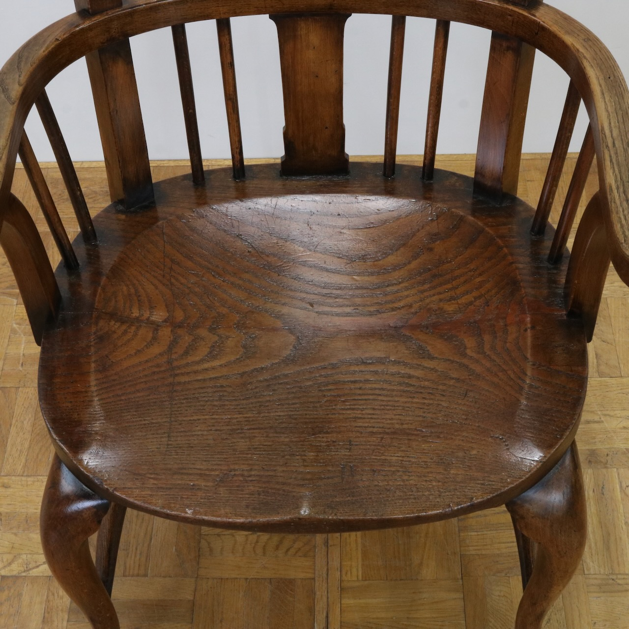 アームチェアー