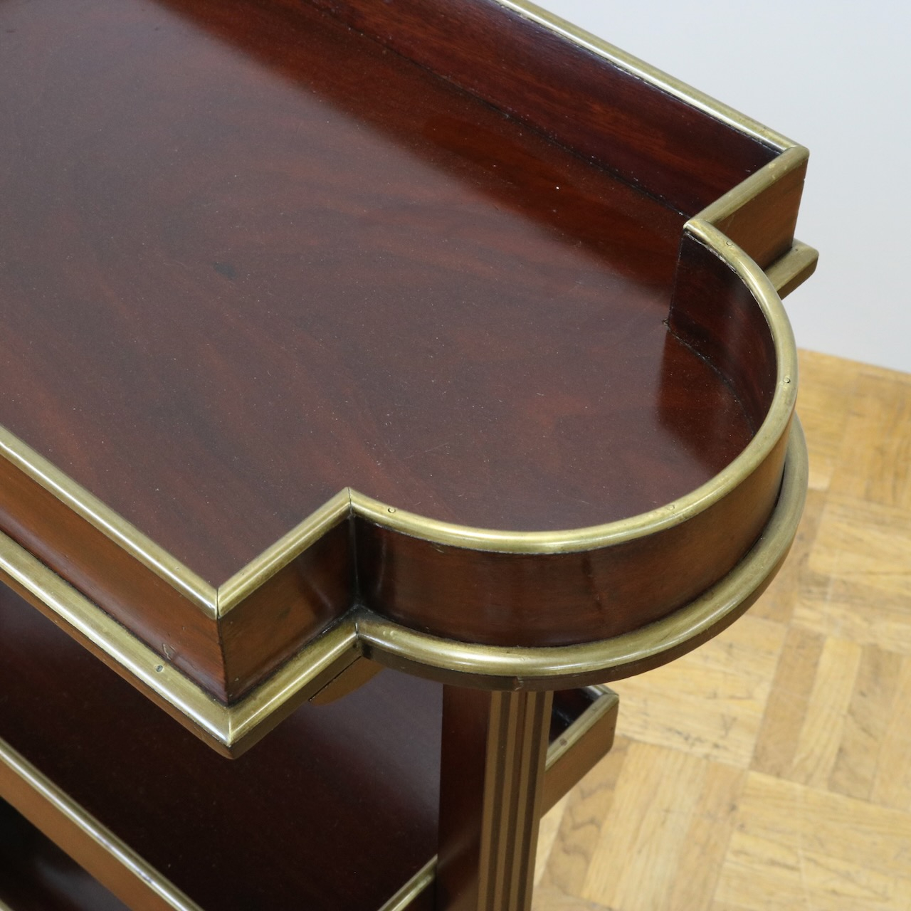 サイドテーブル