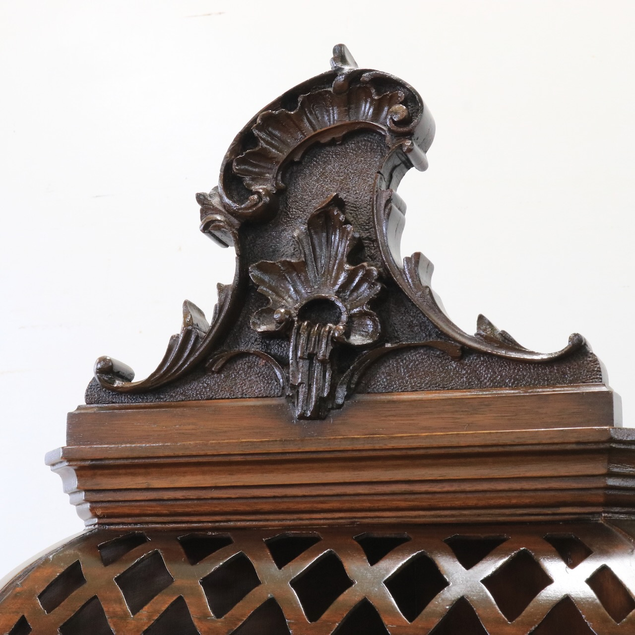 コーナーキャビネット