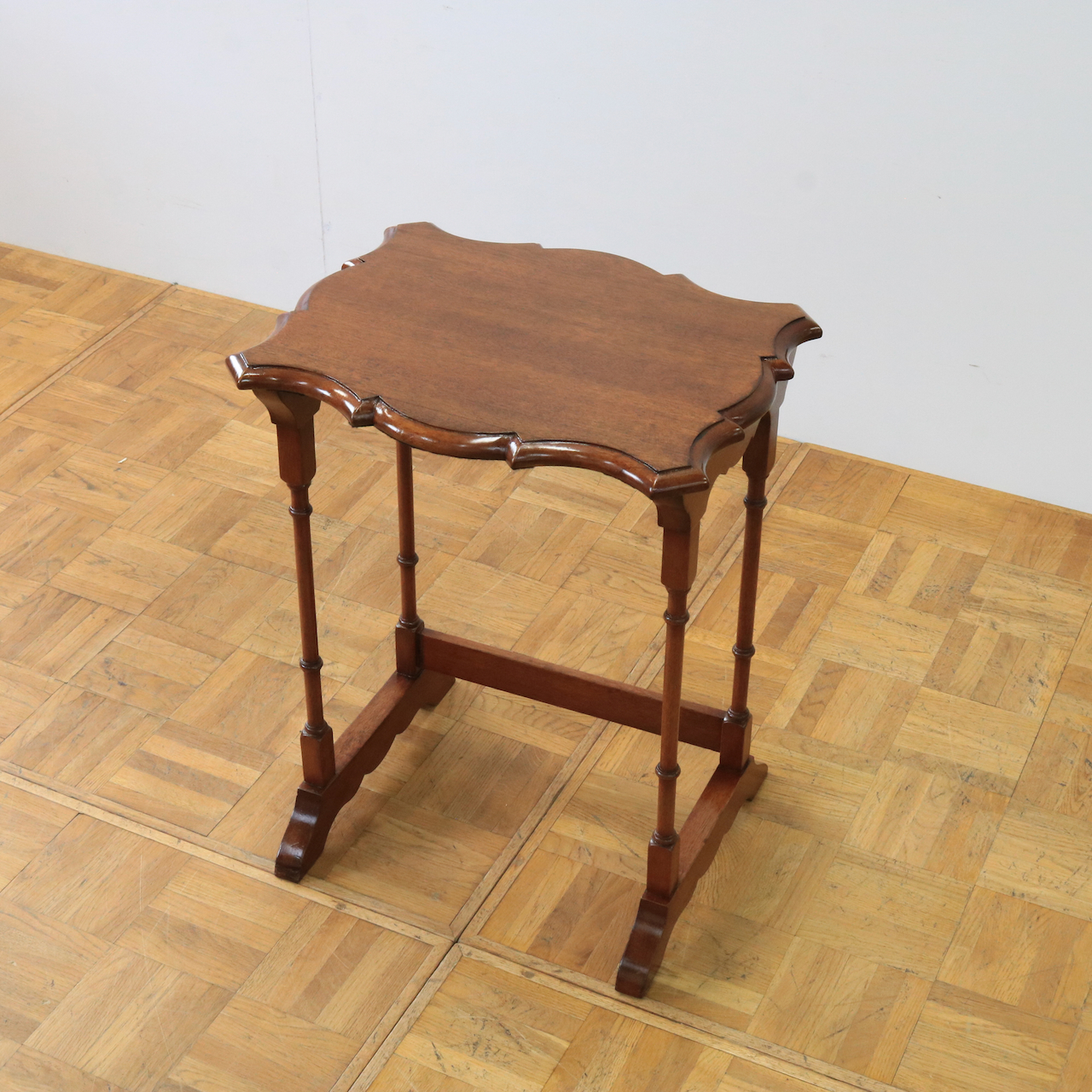 ネストテーブル