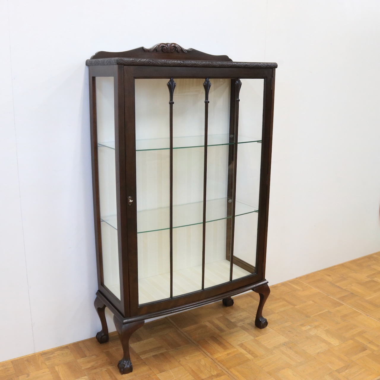 グラスキャビネット