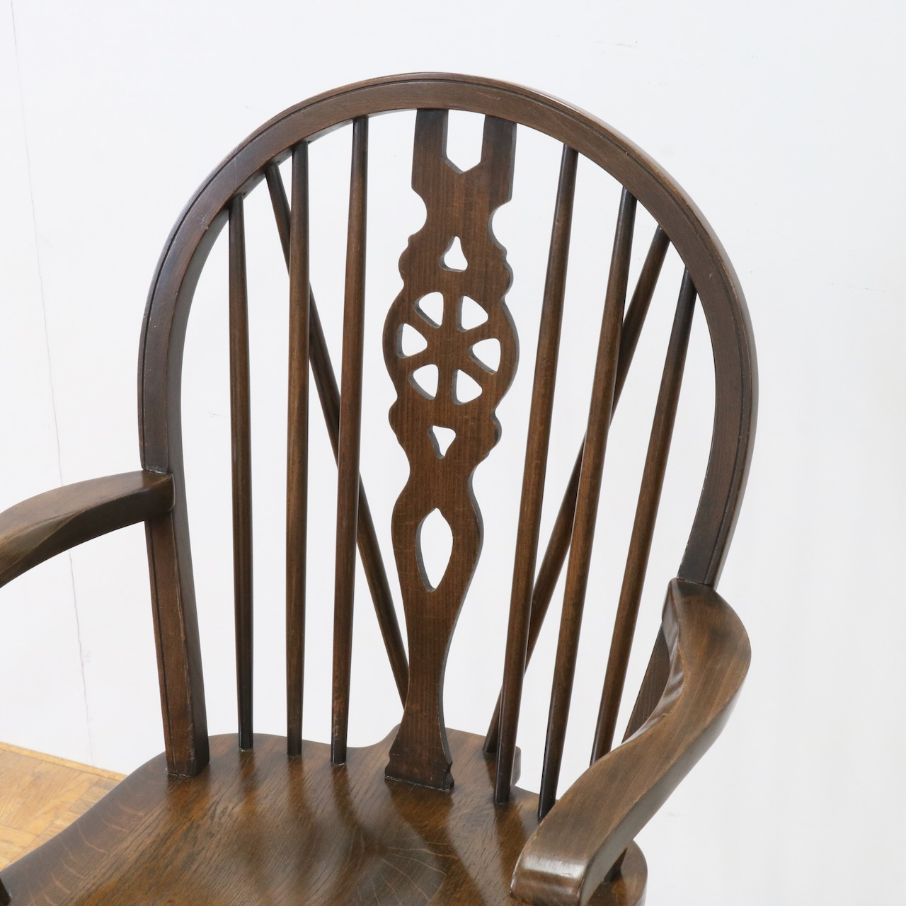 アームチェアー