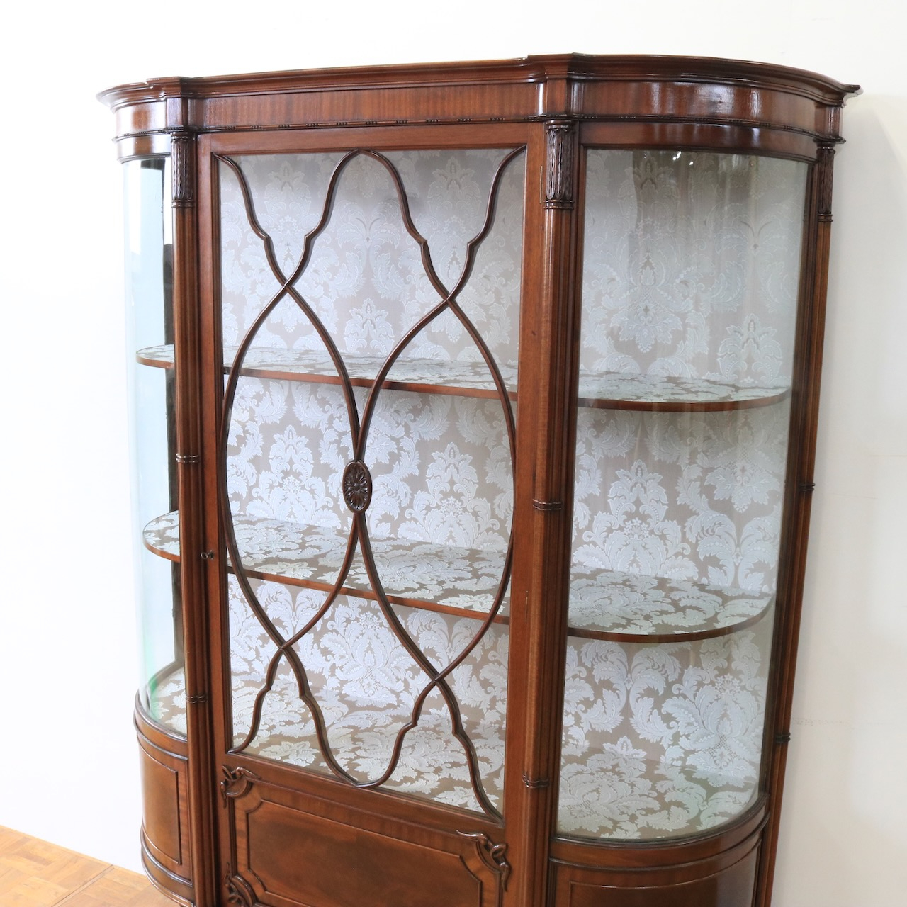 グラスキャビネット