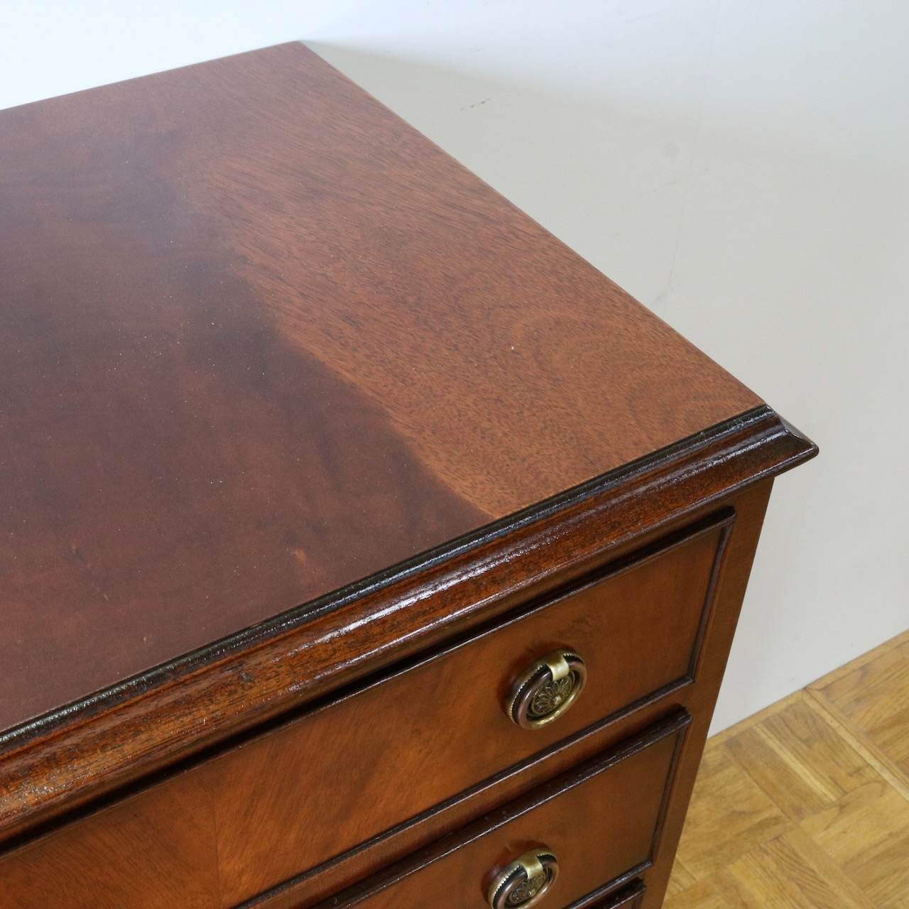 ベッドサイドチェスト